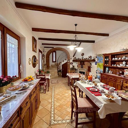 Il Ritrovo Delle Volpi Bed & Breakfast Аджерола Екстериор снимка