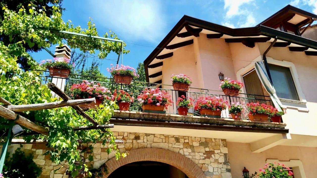 Il Ritrovo Delle Volpi Bed & Breakfast Аджерола Екстериор снимка