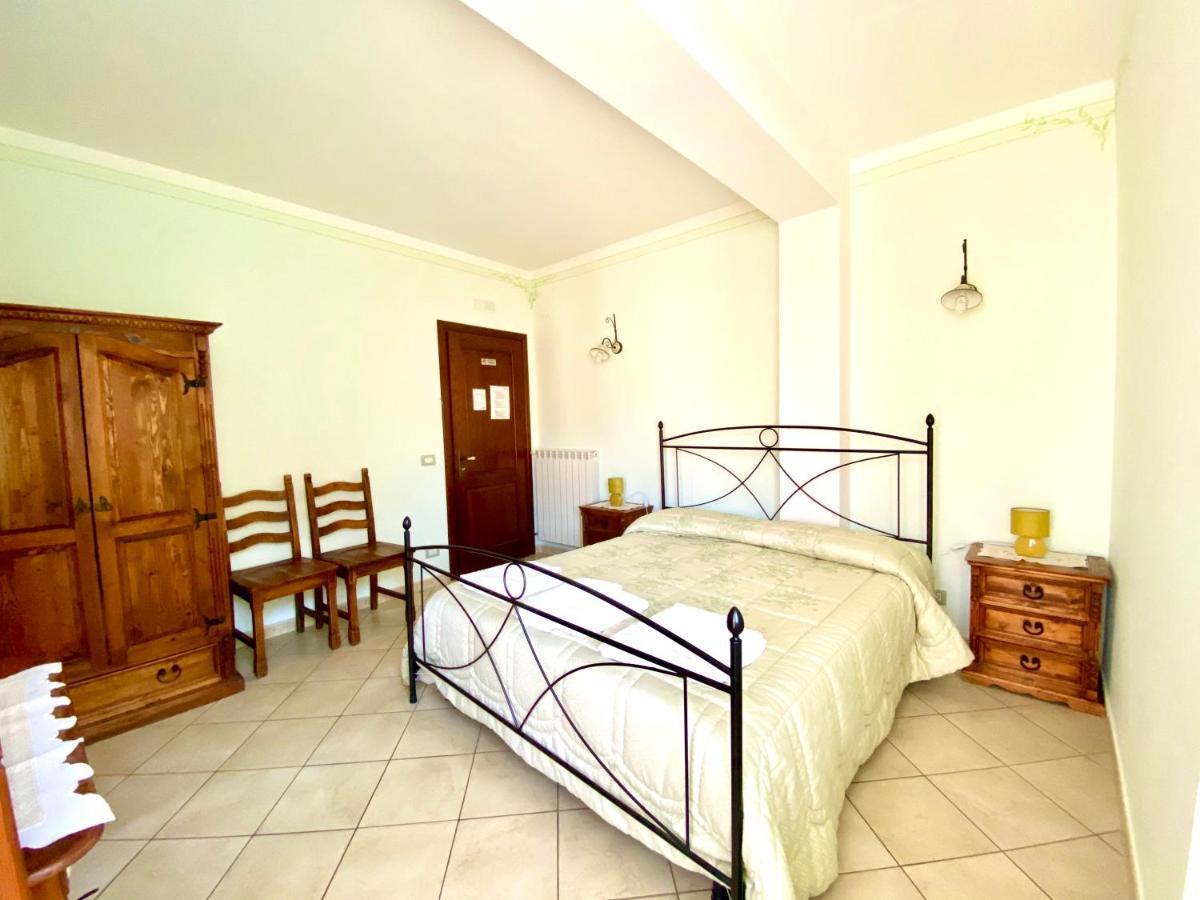 Il Ritrovo Delle Volpi Bed & Breakfast Аджерола Екстериор снимка