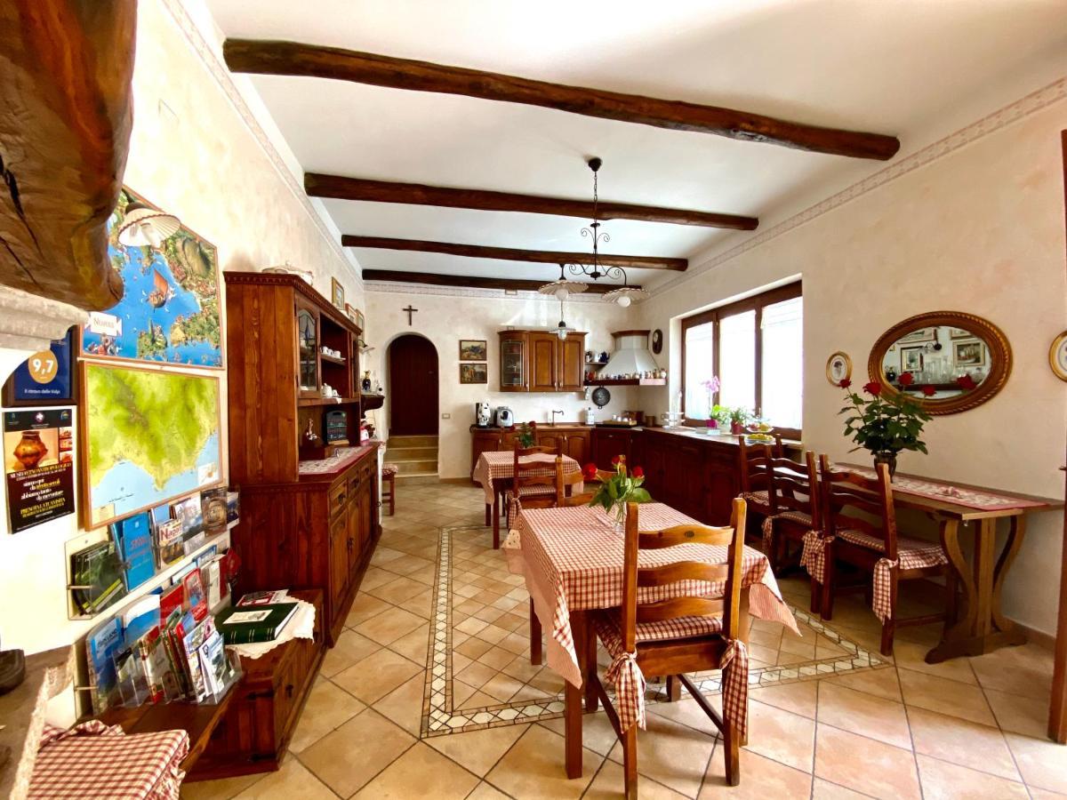 Il Ritrovo Delle Volpi Bed & Breakfast Аджерола Екстериор снимка
