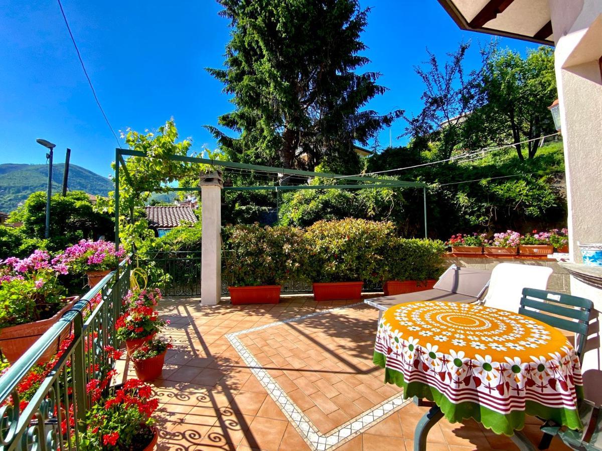 Il Ritrovo Delle Volpi Bed & Breakfast Аджерола Екстериор снимка