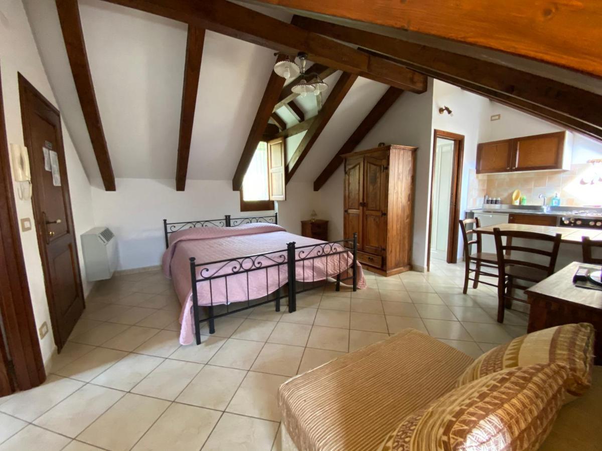 Il Ritrovo Delle Volpi Bed & Breakfast Аджерола Екстериор снимка