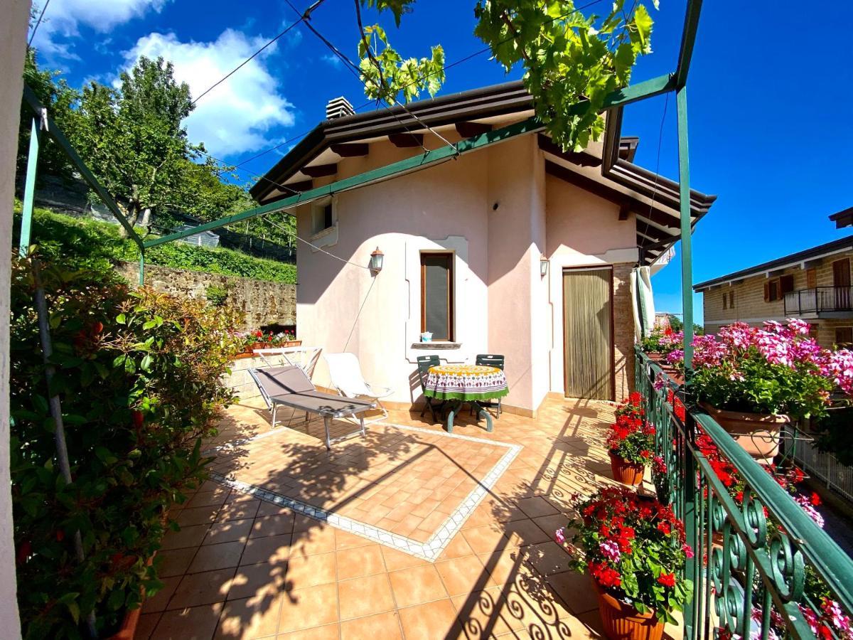 Il Ritrovo Delle Volpi Bed & Breakfast Аджерола Екстериор снимка