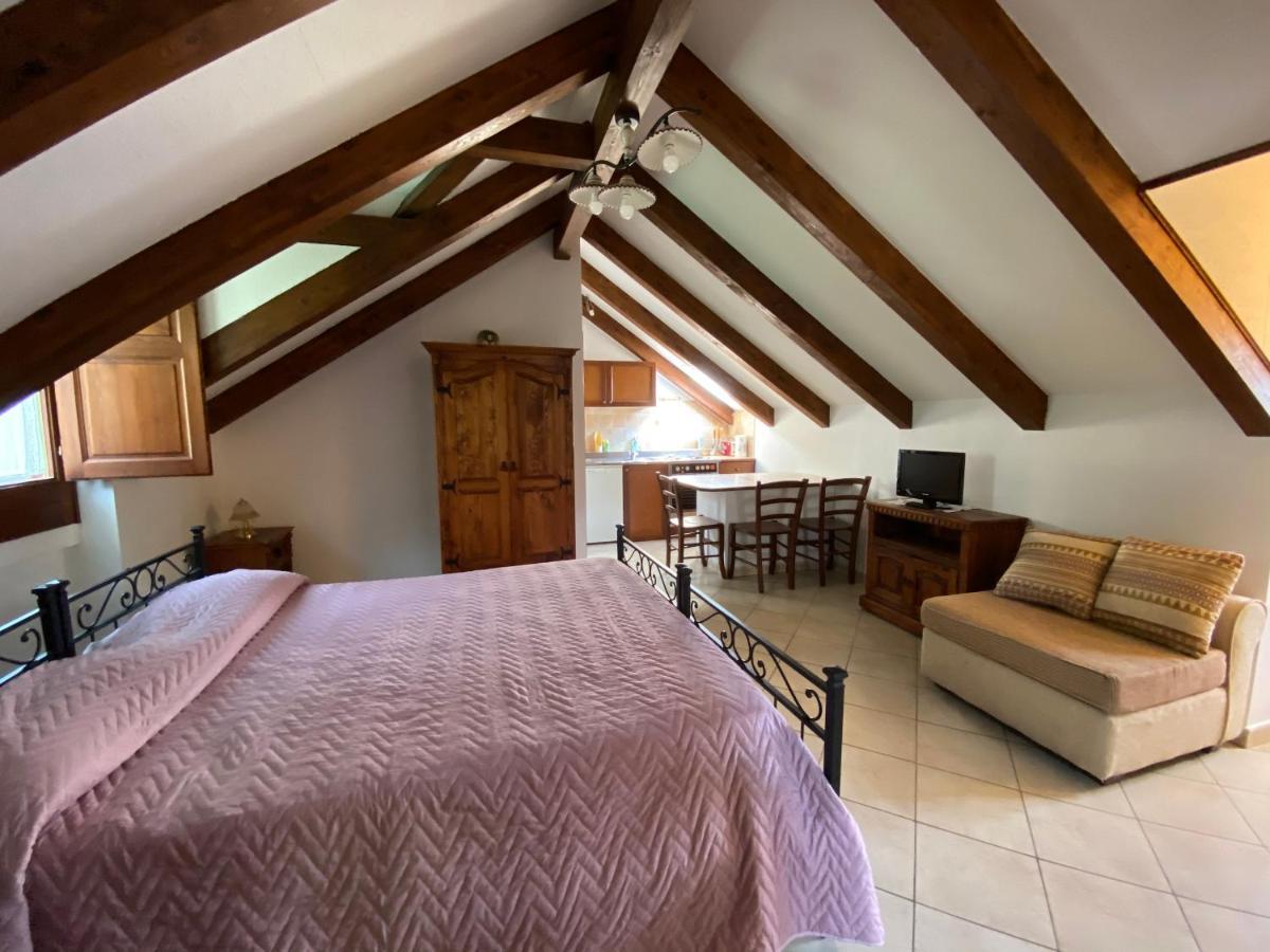 Il Ritrovo Delle Volpi Bed & Breakfast Аджерола Екстериор снимка