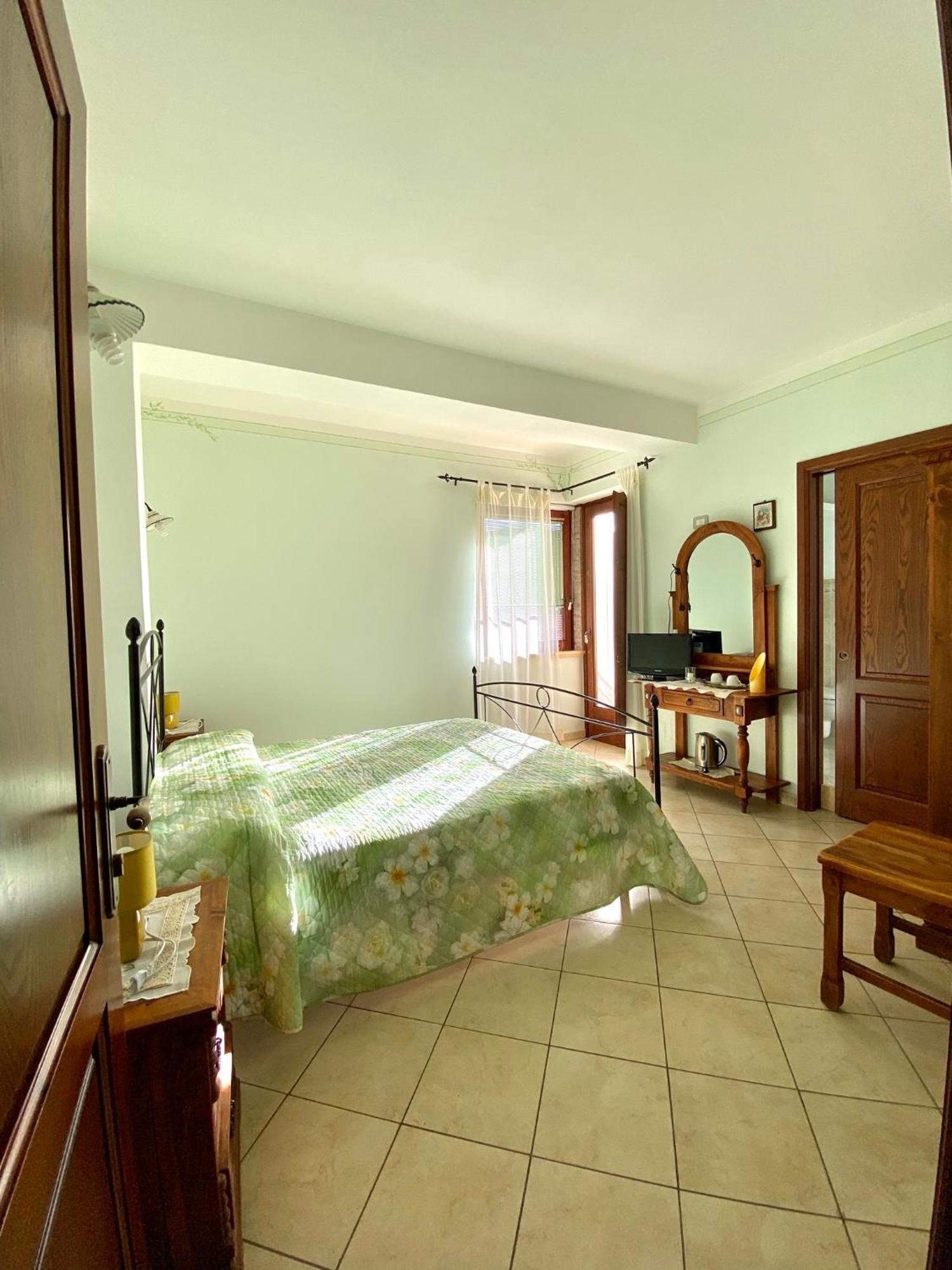 Il Ritrovo Delle Volpi Bed & Breakfast Аджерола Екстериор снимка