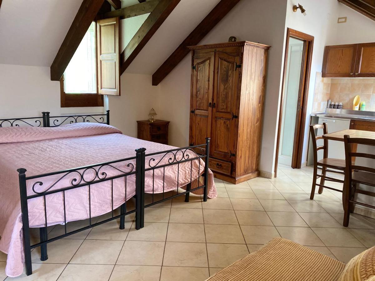 Il Ritrovo Delle Volpi Bed & Breakfast Аджерола Екстериор снимка