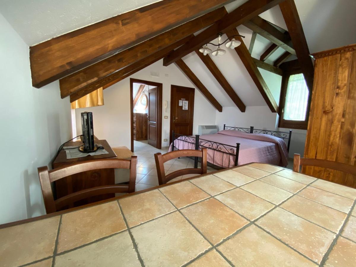 Il Ritrovo Delle Volpi Bed & Breakfast Аджерола Екстериор снимка