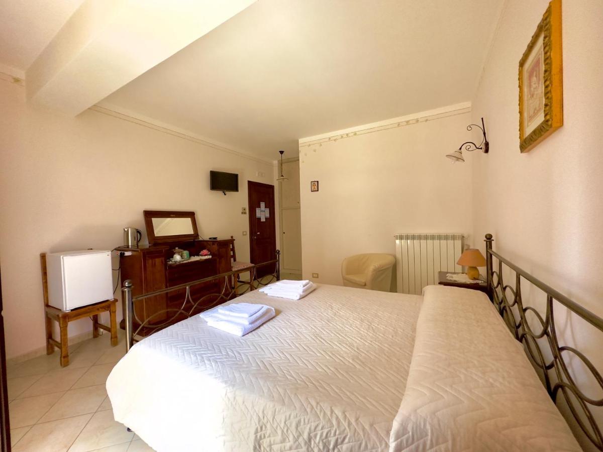Il Ritrovo Delle Volpi Bed & Breakfast Аджерола Екстериор снимка