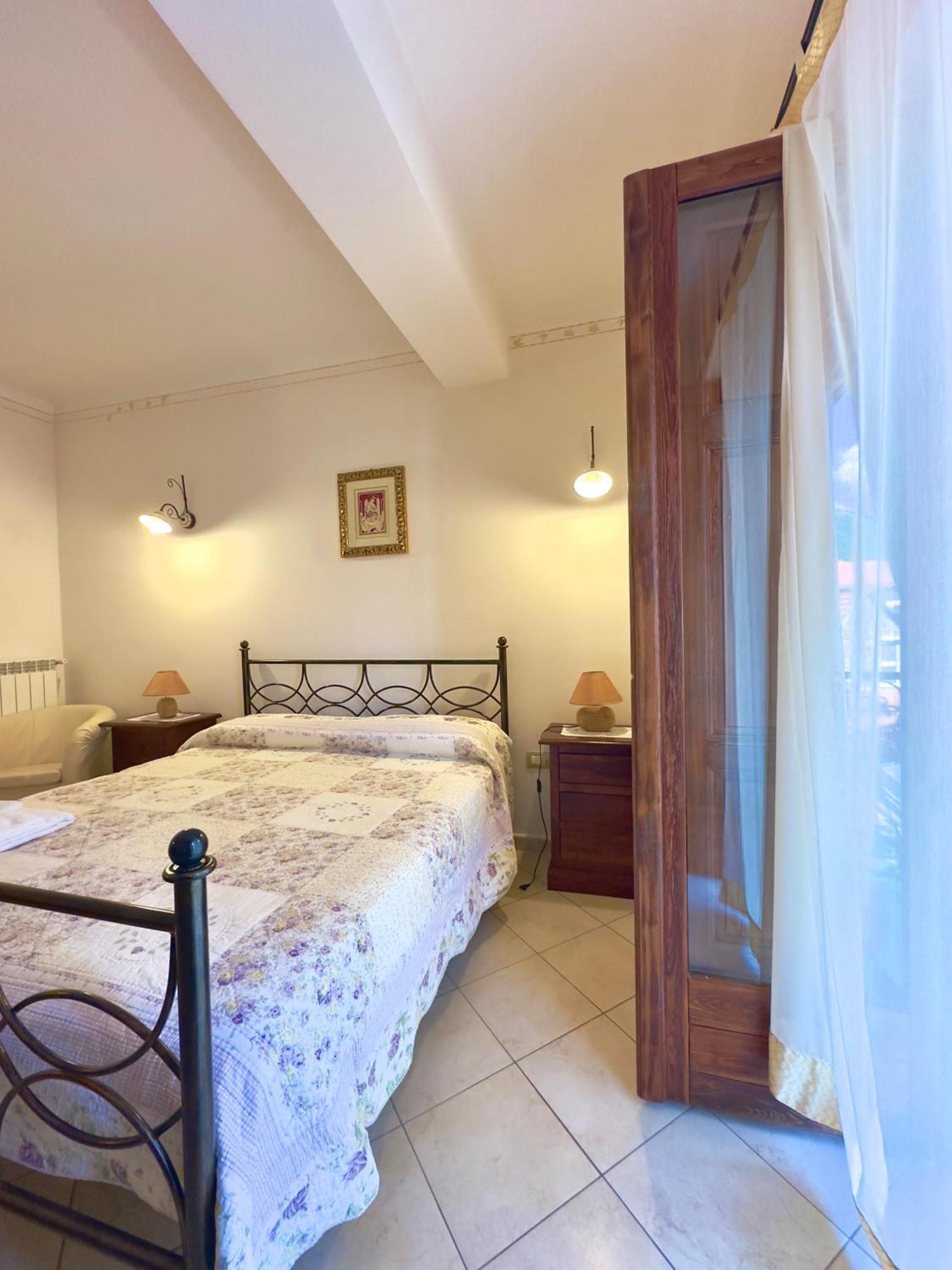 Il Ritrovo Delle Volpi Bed & Breakfast Аджерола Екстериор снимка