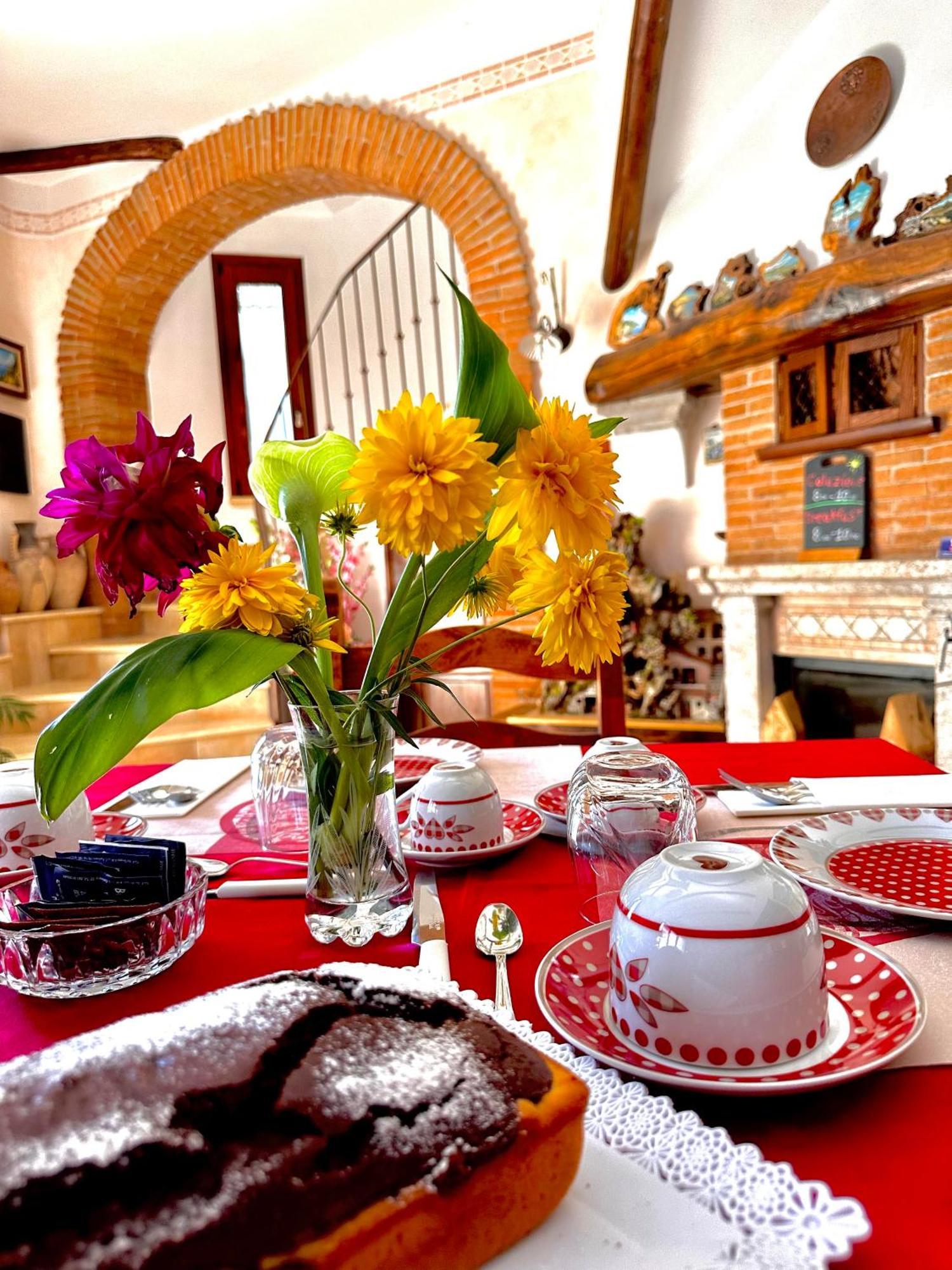 Il Ritrovo Delle Volpi Bed & Breakfast Аджерола Екстериор снимка