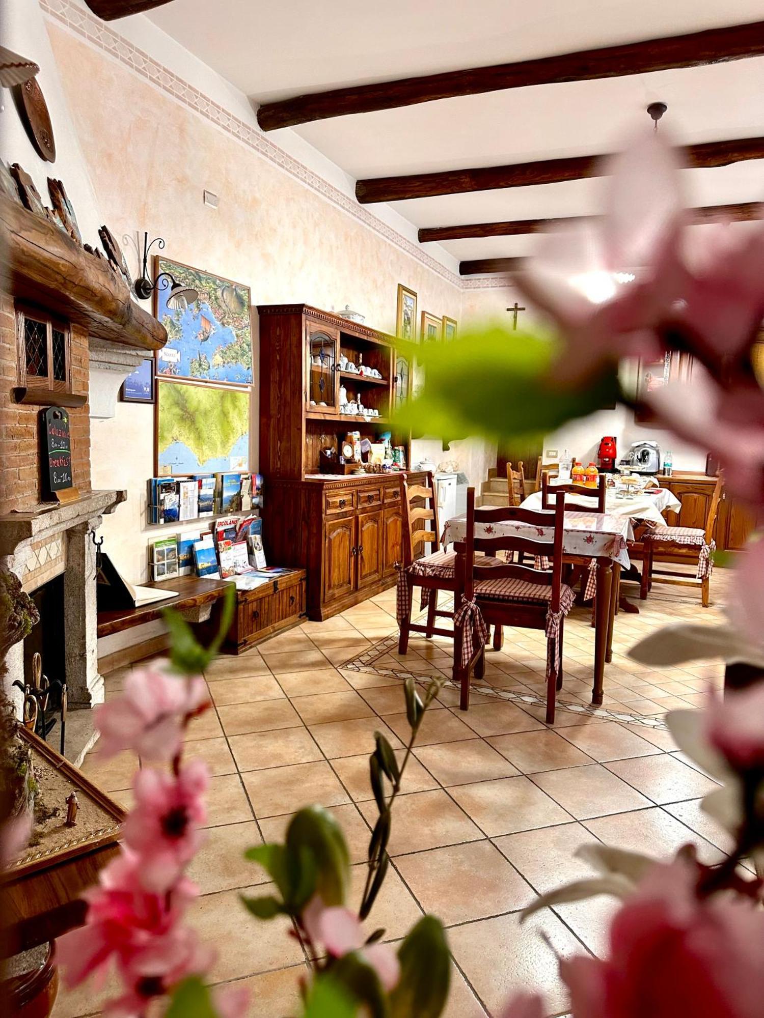 Il Ritrovo Delle Volpi Bed & Breakfast Аджерола Екстериор снимка