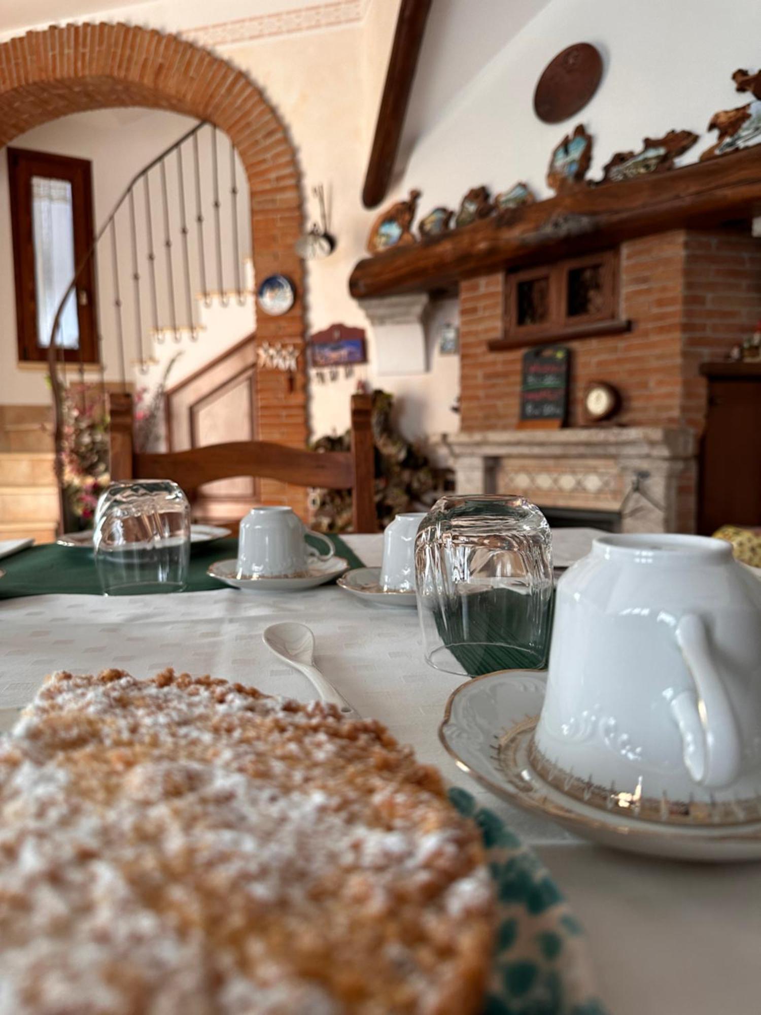 Il Ritrovo Delle Volpi Bed & Breakfast Аджерола Екстериор снимка