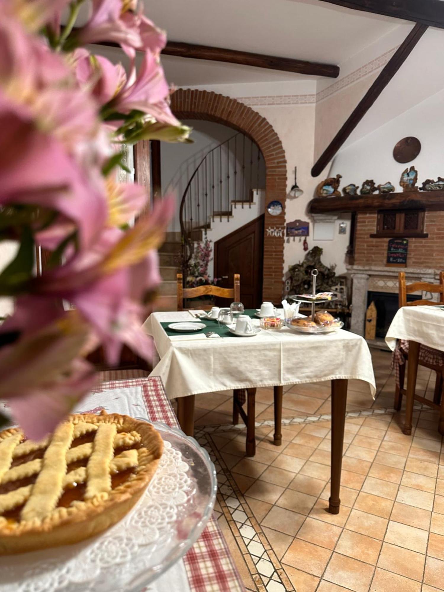 Il Ritrovo Delle Volpi Bed & Breakfast Аджерола Екстериор снимка