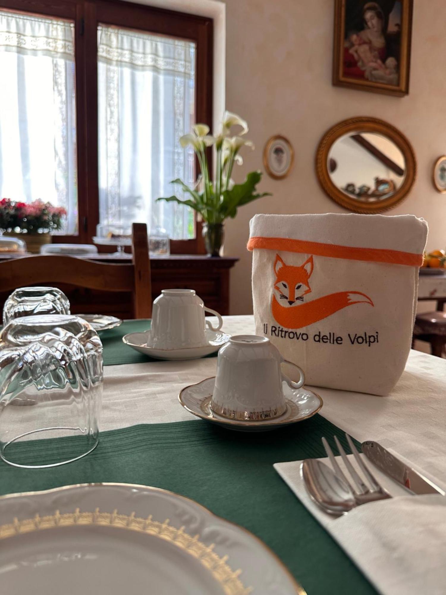 Il Ritrovo Delle Volpi Bed & Breakfast Аджерола Екстериор снимка